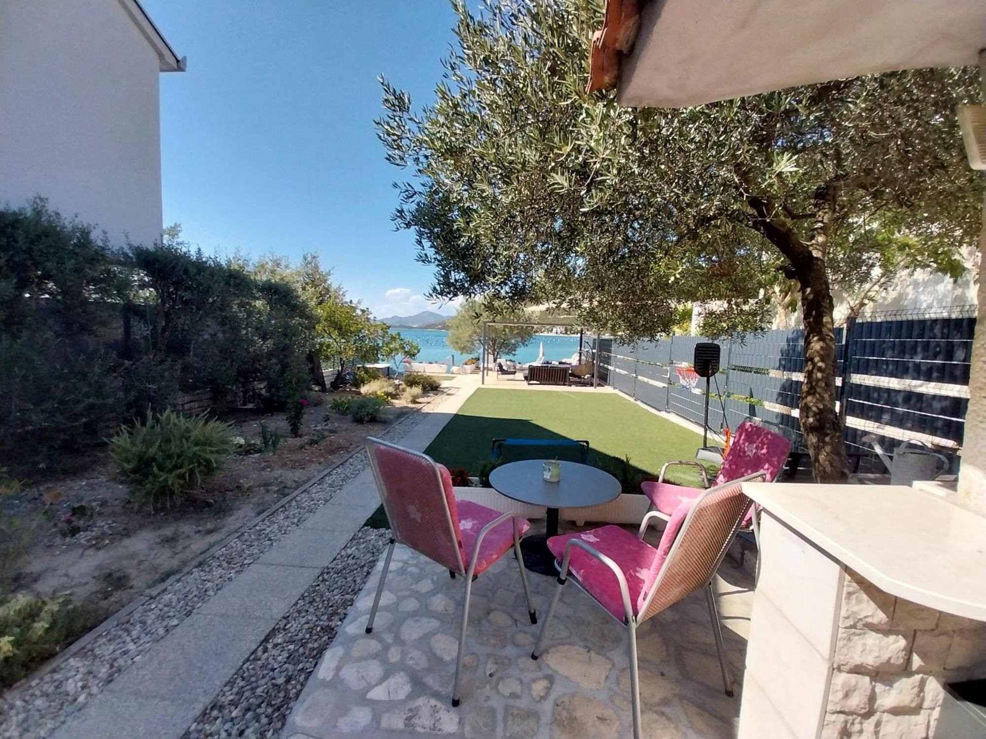 Kuca Za Odmor >Maro< Lägenhet Ston Exteriör bild